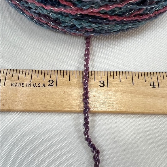 Hand dyed wool blend yarn - Picture 4 of 4